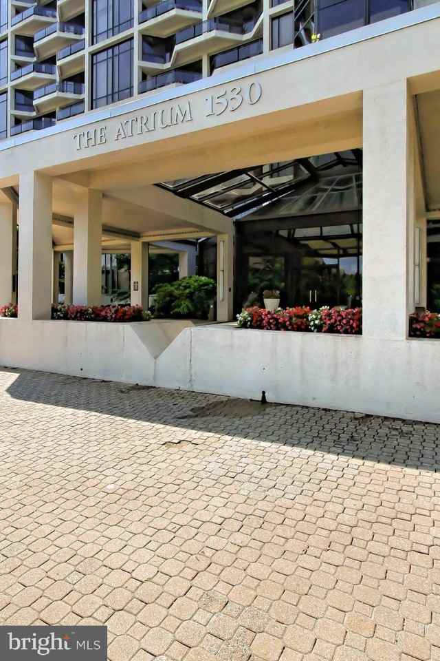 1530 Key Blvd #1223 - Photo 3 of 11