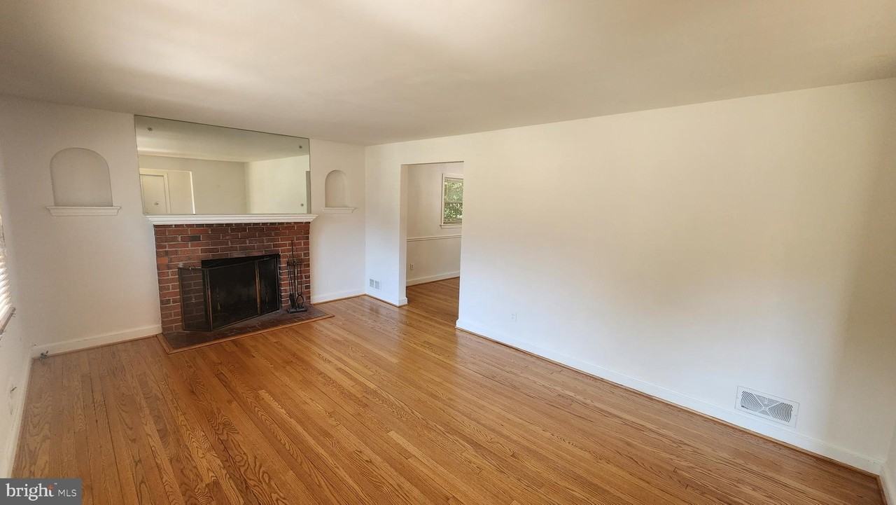 3165 21st St N - Photo 2 of 16