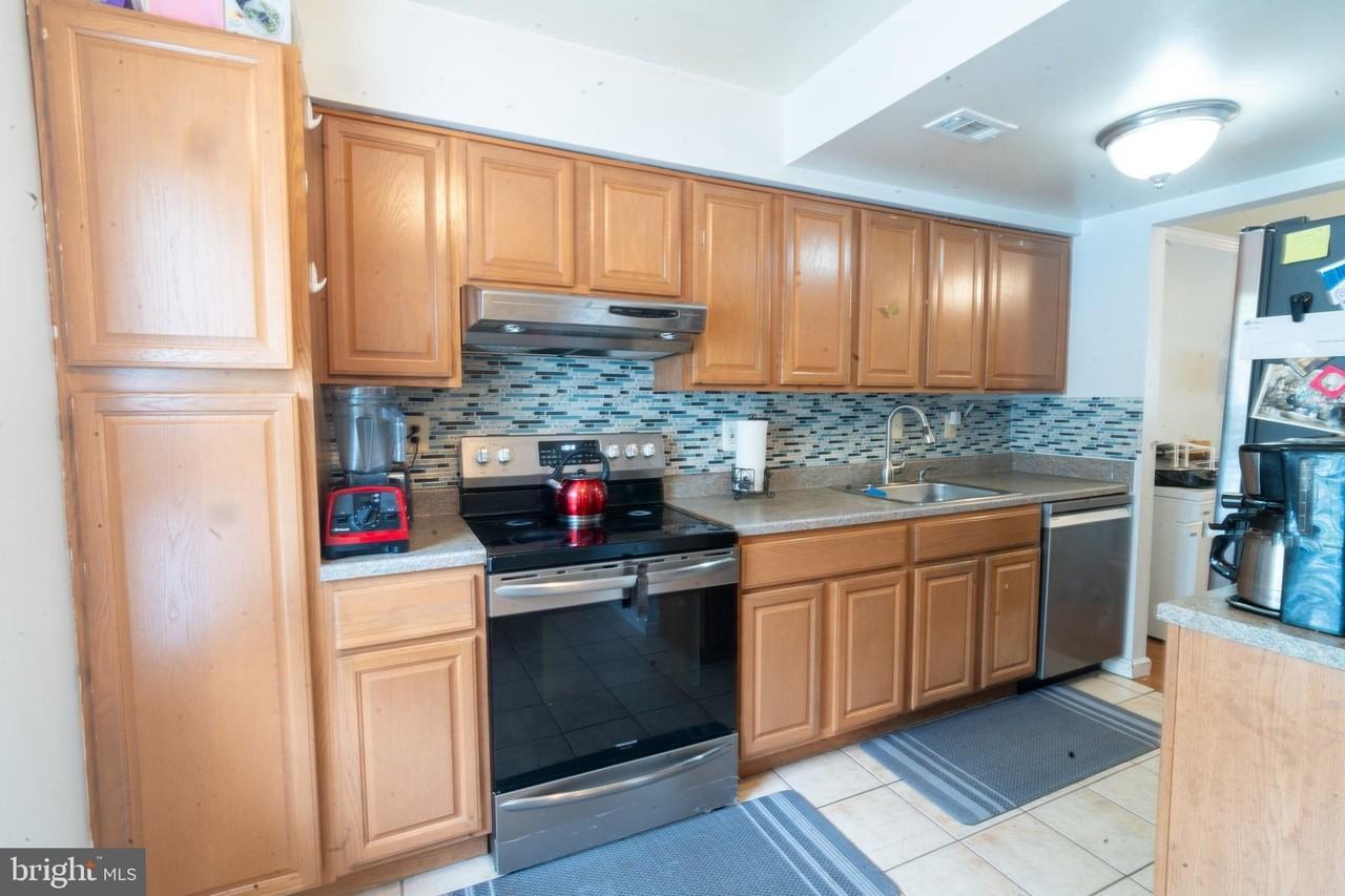 6413 Blarney Stone Ct - Photo 4 of 25