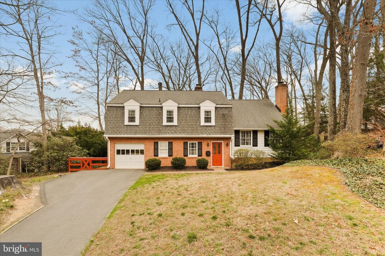 3821 King Arthur Rd - Photo 4 of 41