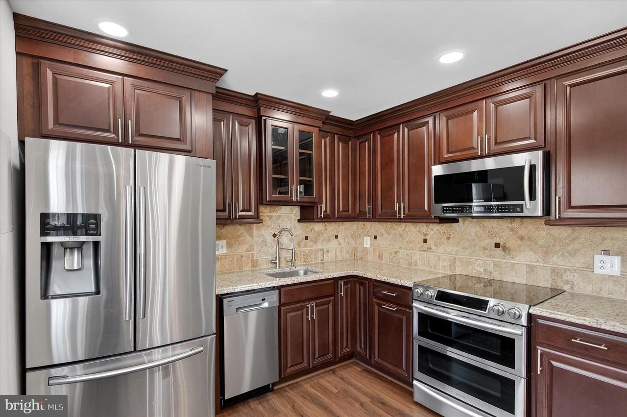 8975 Milroy Ct - Photo 4 of 26