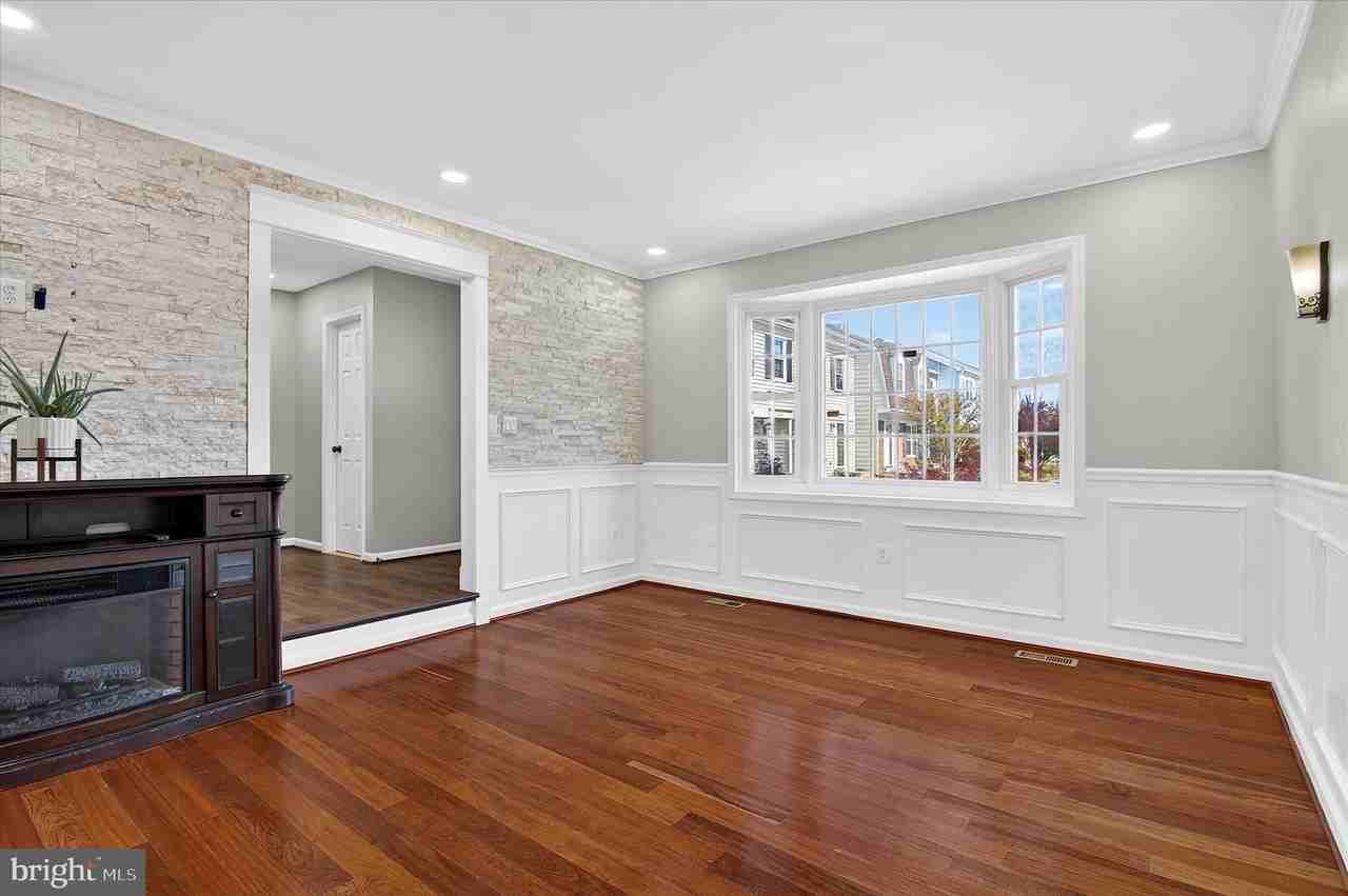 8975 Milroy Ct - Photo 6 of 26