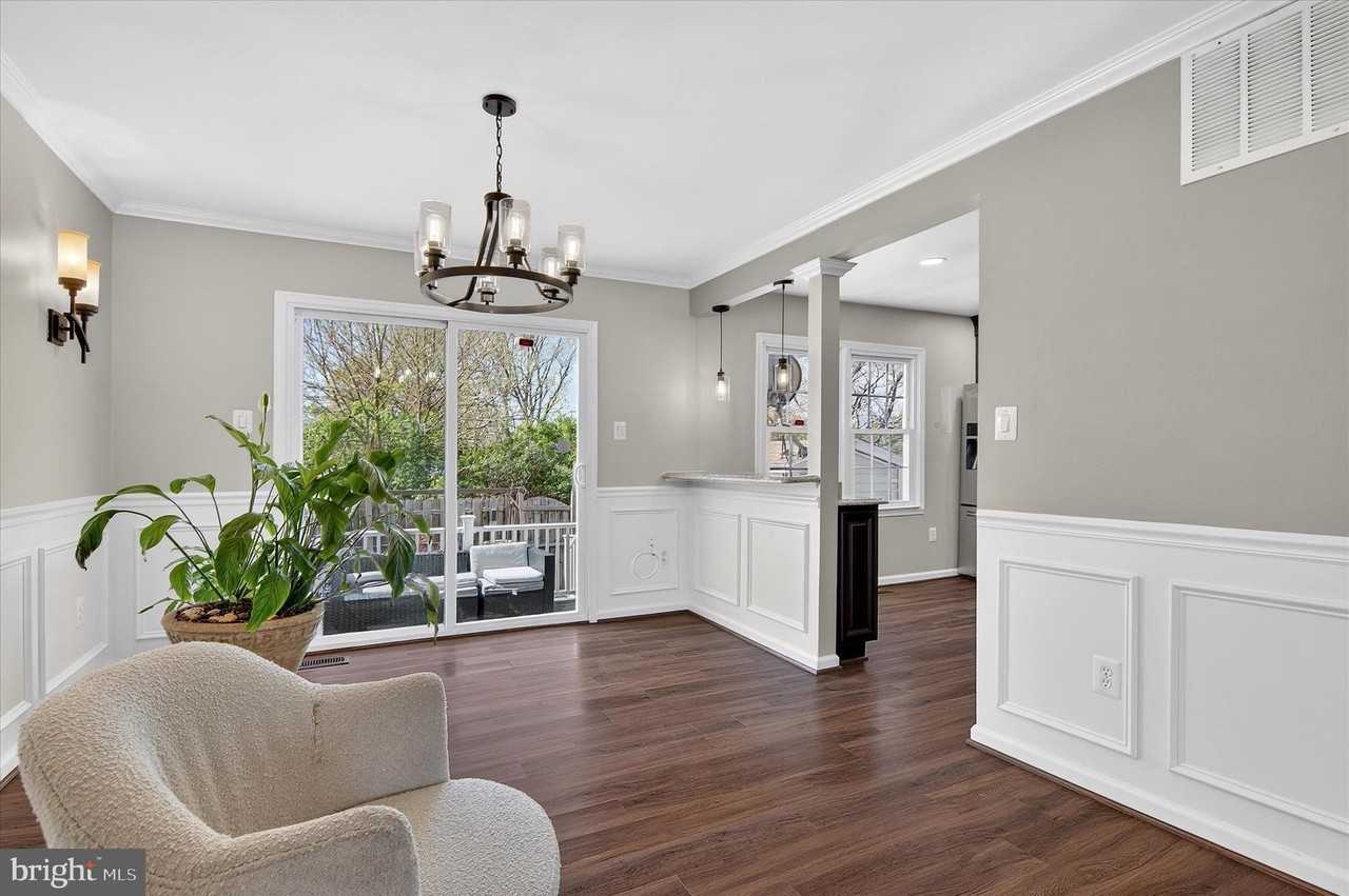 8975 Milroy Ct - Photo 7 of 26