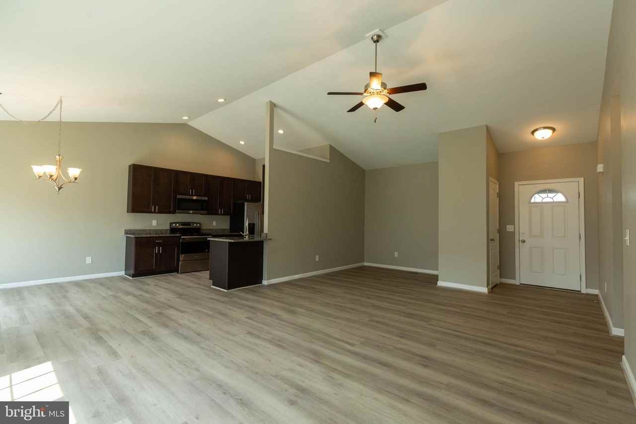 438 Ives St - Photo 4 of 22