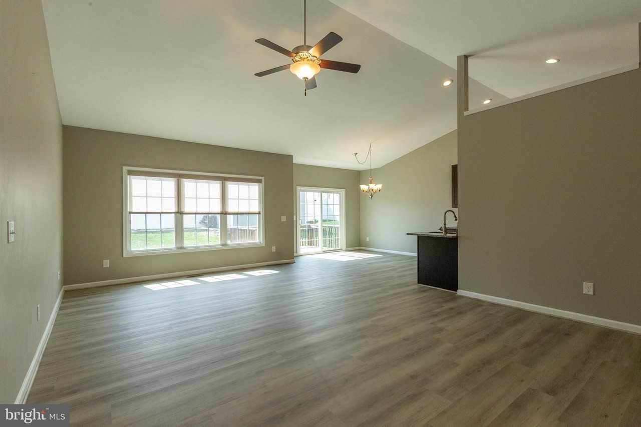 438 Ives St - Photo 5 of 22