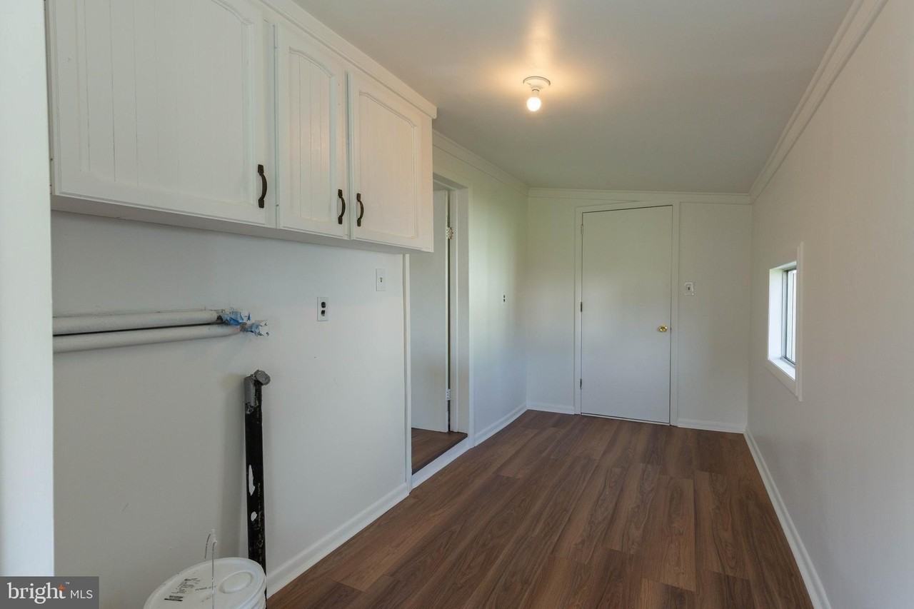 413 S Lawrence St - Photo 6 of 27