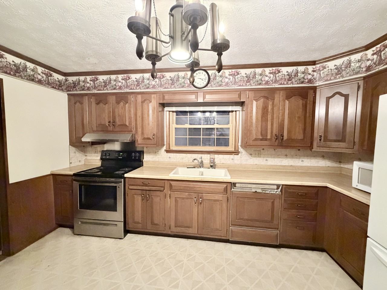 3742 Dorothy Ln #0 - Photo 4 of 17