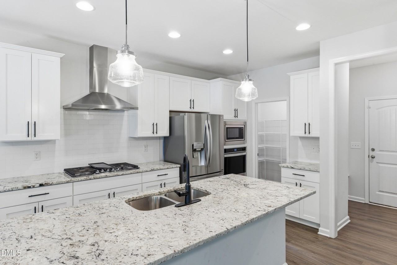 1044 Flagler St - Photo 7 of 33