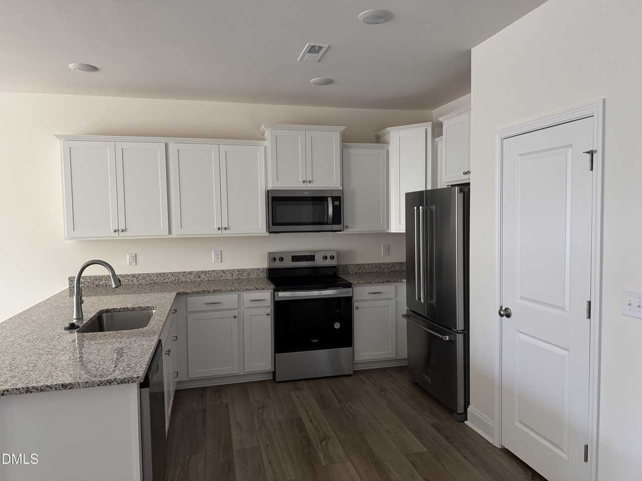 460 La Maison Ave - Photo 2 of 11