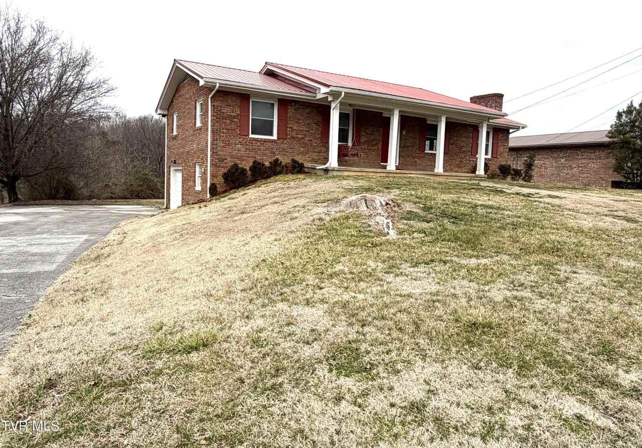 290 Pond Springs Rd - Photo 4 of 15