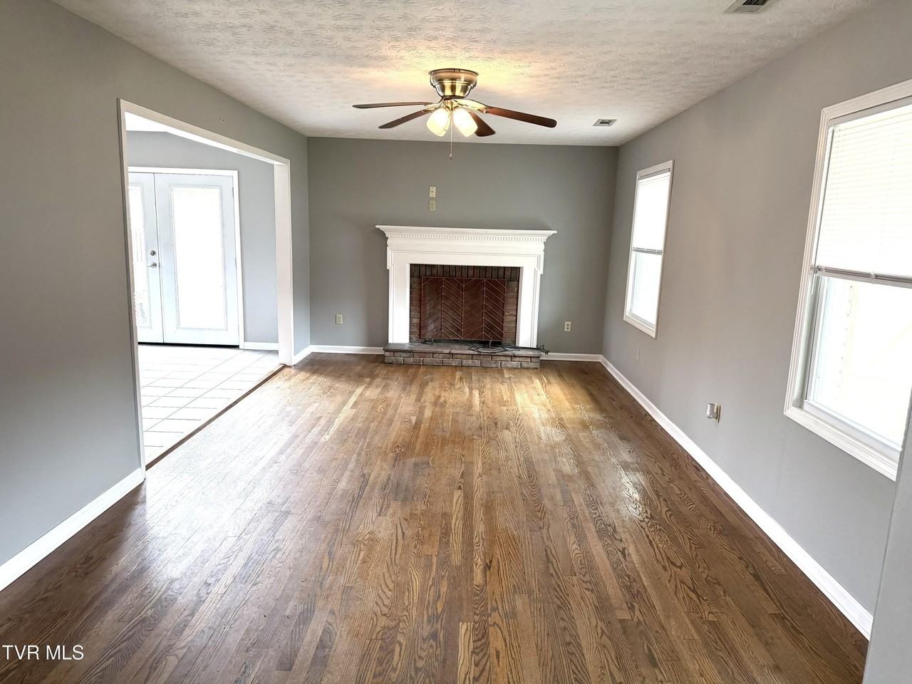 290 Pond Springs Rd - Photo 6 of 15