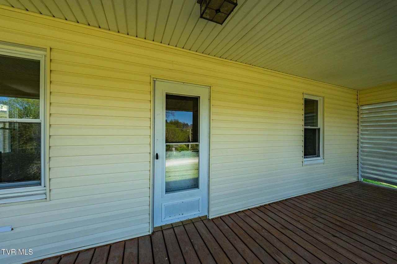 596 Leesburg Rd - Photo 3 of 48