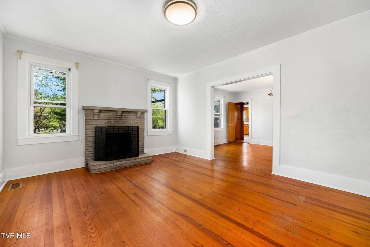 596 Leesburg Rd - Photo 5 of 48