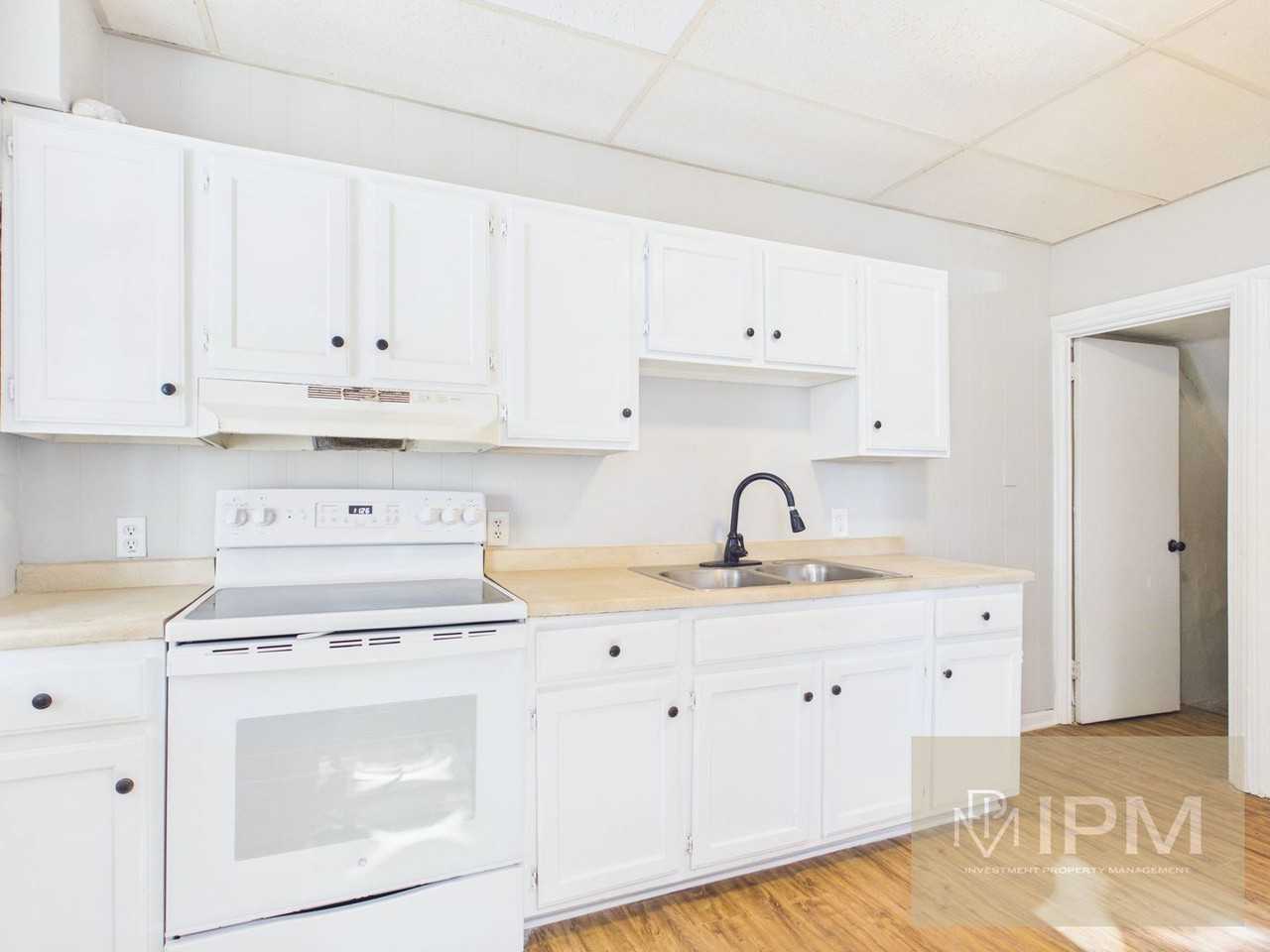 2235 Logan St - Photo 4 of 21