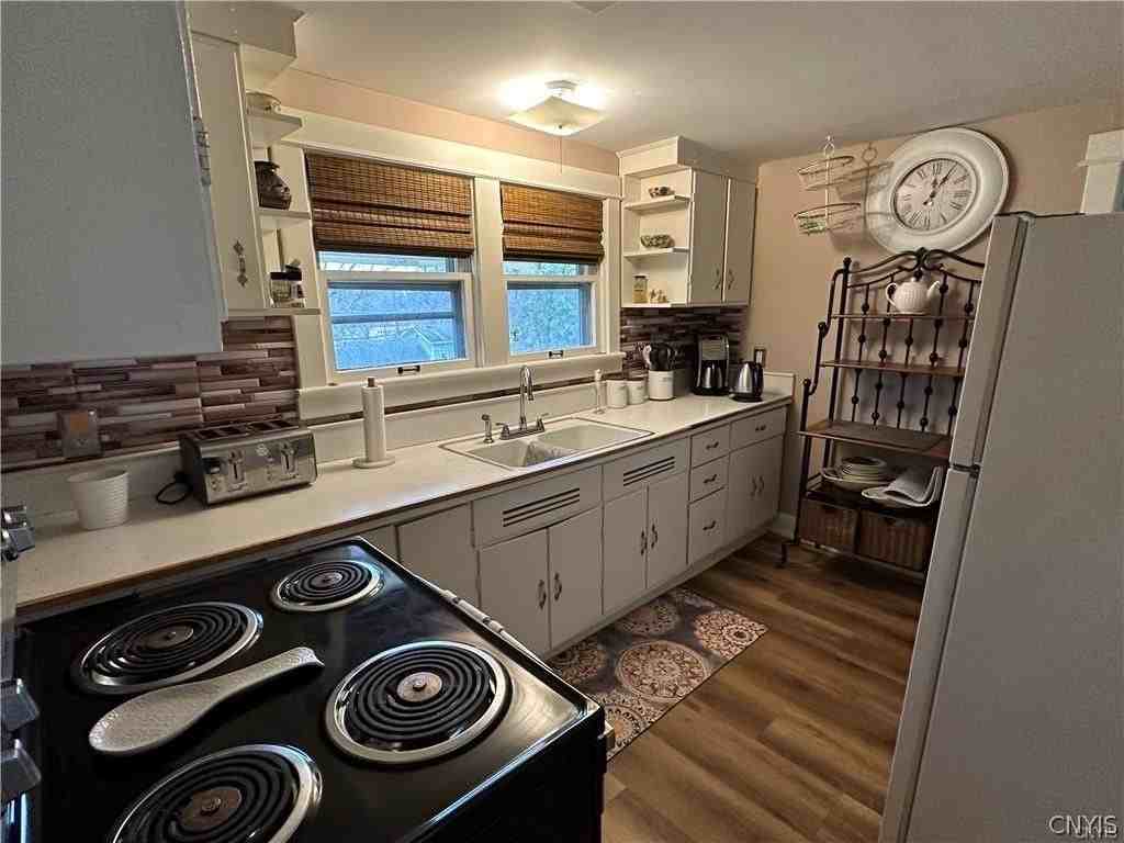 167 E Genesee St - Photo 3 of 23