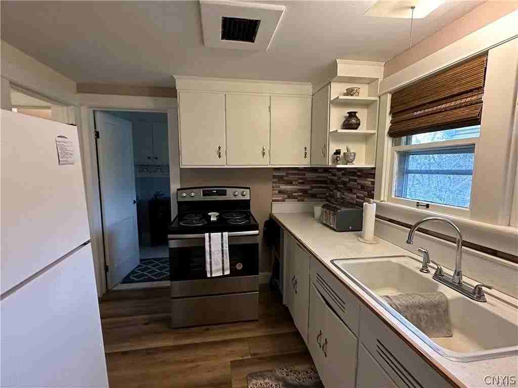 167 E Genesee St - Photo 4 of 23