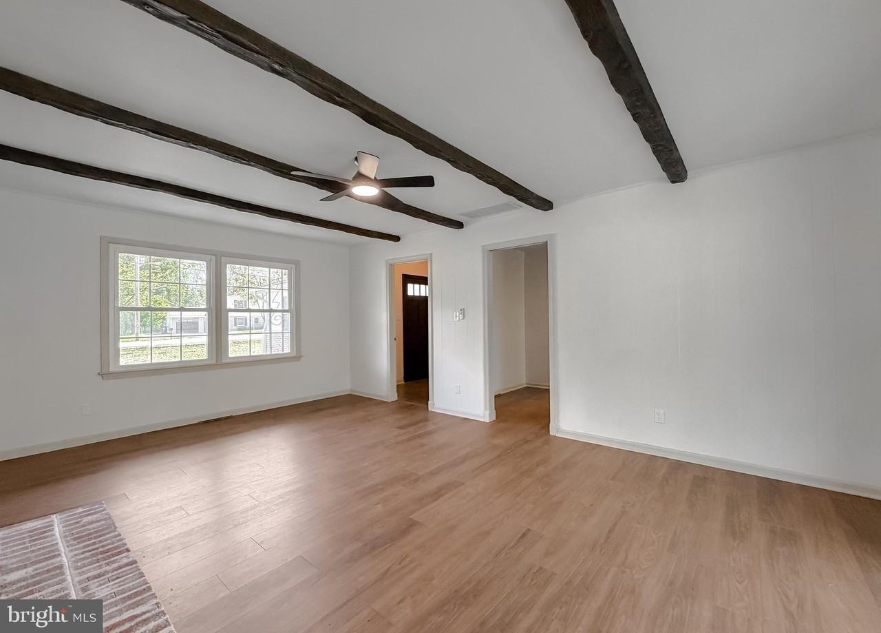 22985 Esperanza Dr - Photo 4 of 32