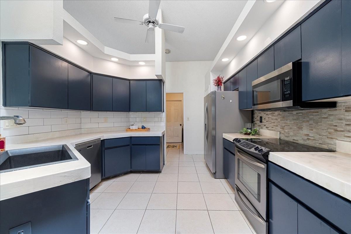 211 Forest Wood Ct - Photo 4 of 30