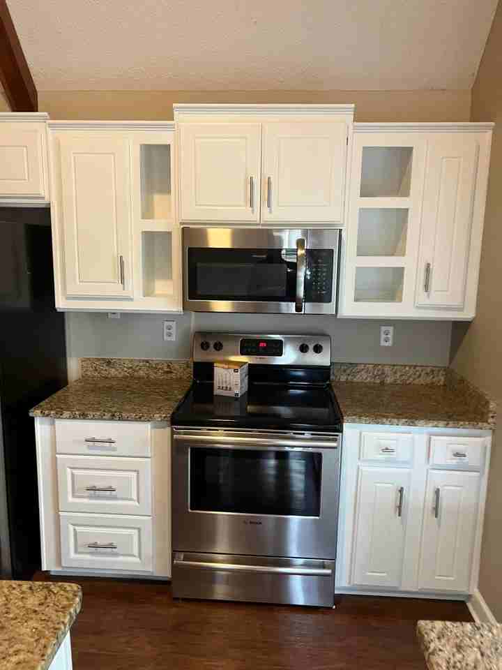 470 Greenwich Dr - Photo 4 of 17