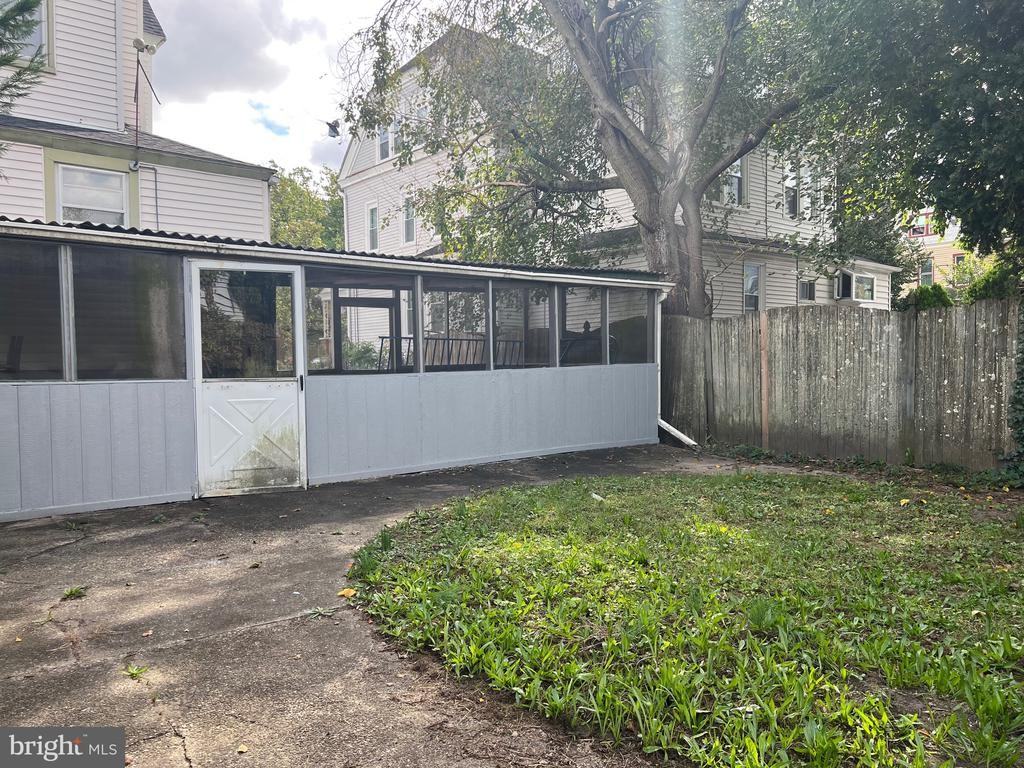 23 Lincoln Ave - Photo 3 of 16
