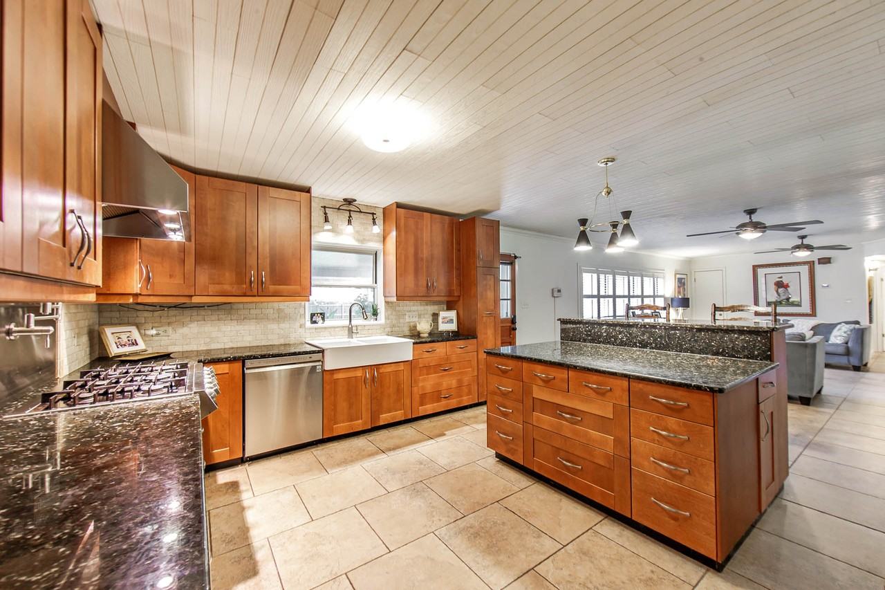 105 General Lee St - Photo 2 of 12