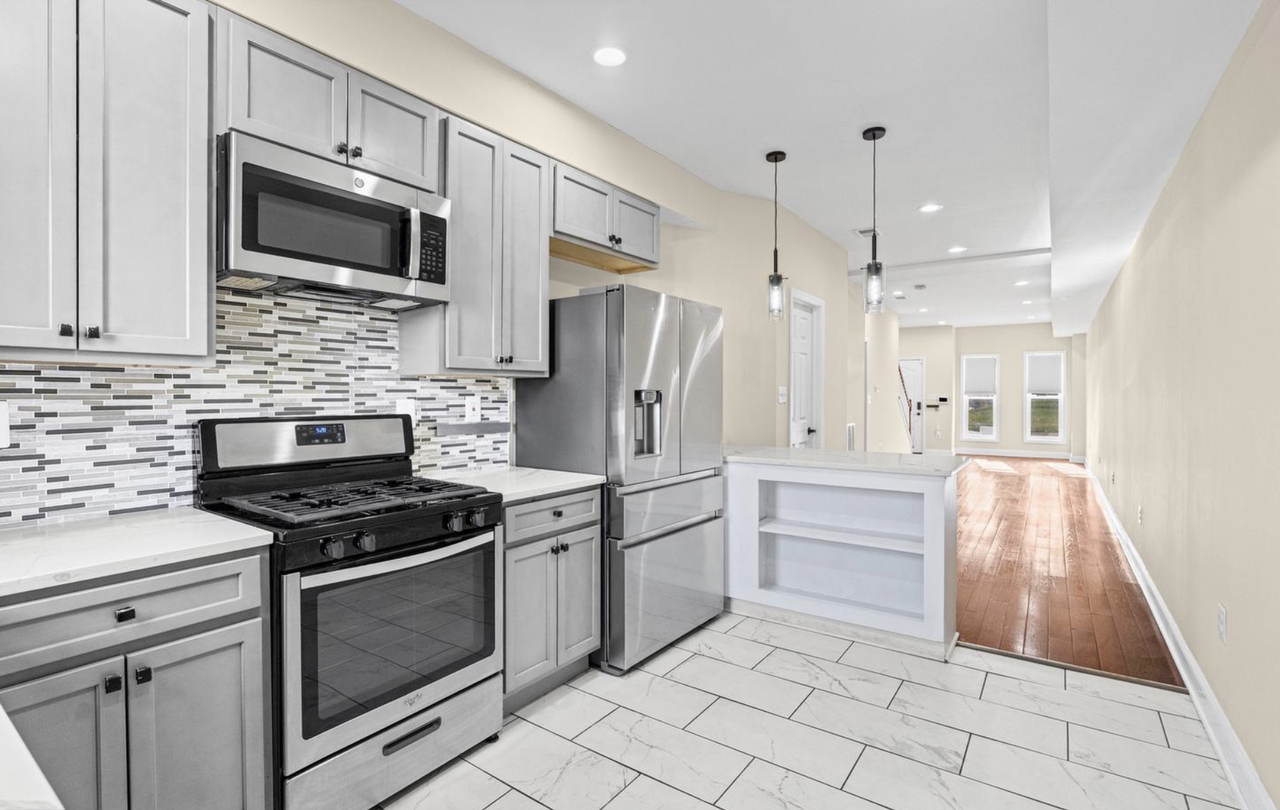 1307 N Patterson Park Ave - Photo 3 of 4