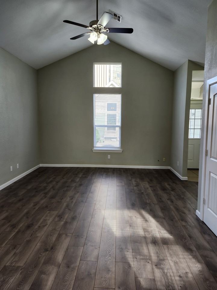 1212 Nw 22nd St #1 - Photo 3 of 10