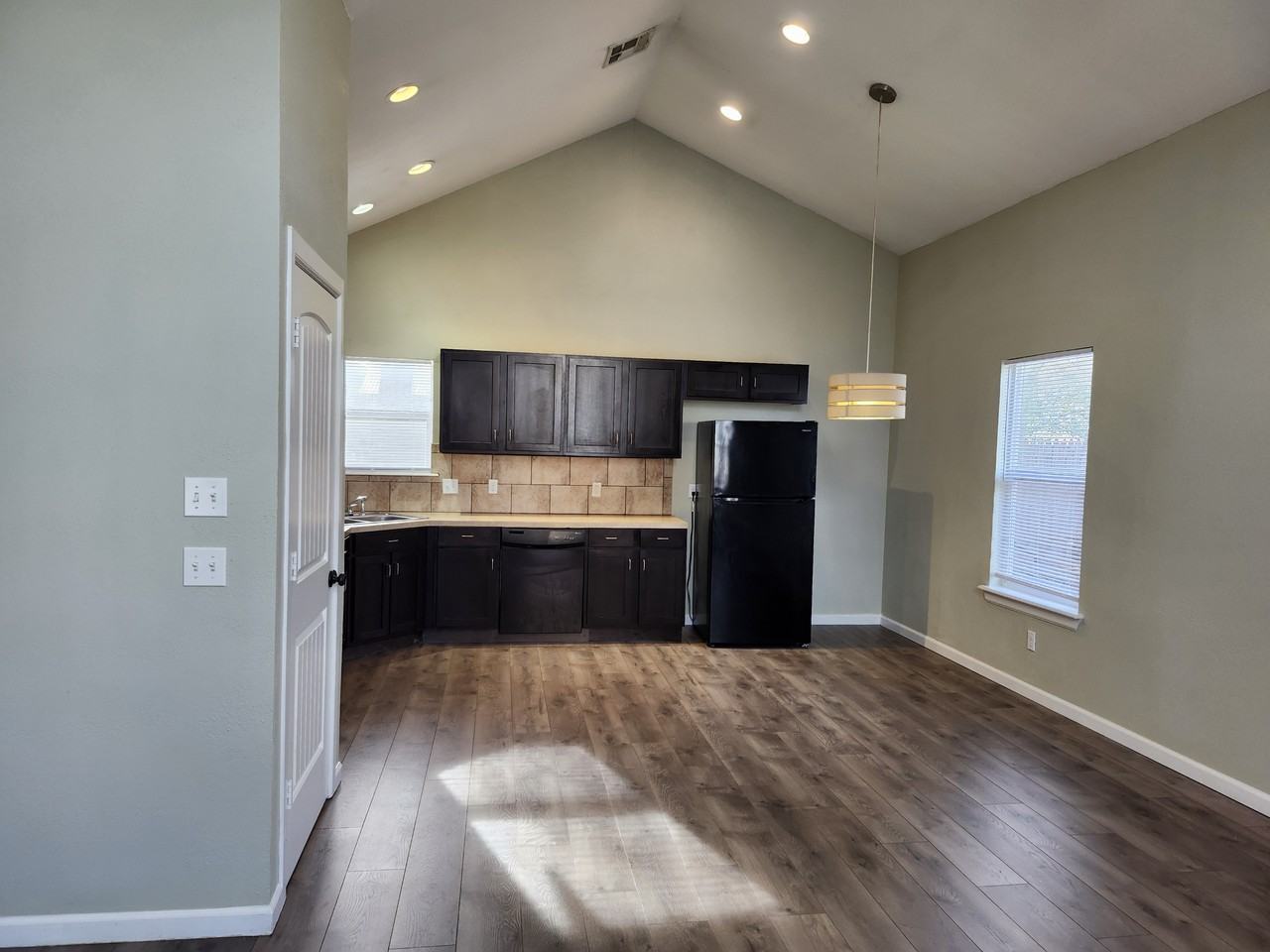 1212 Nw 22nd St #1 - Photo 4 of 10