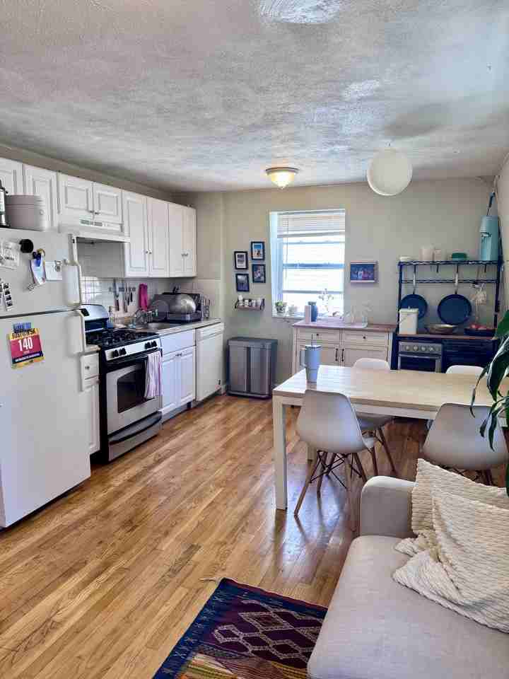 75 7th St #3