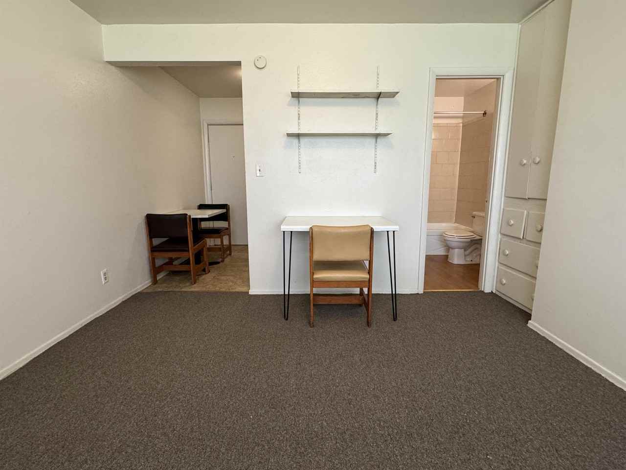 511 S Logan Ave #4 - Photo 3 of 9