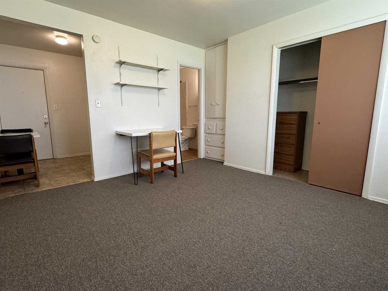 511 S Logan Ave #4 - Photo 4 of 9