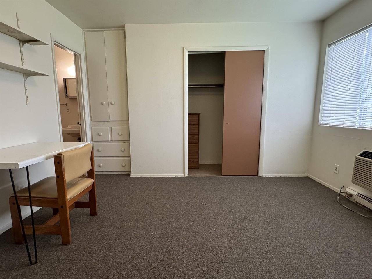 511 S Logan Ave #4 - Photo 5 of 9