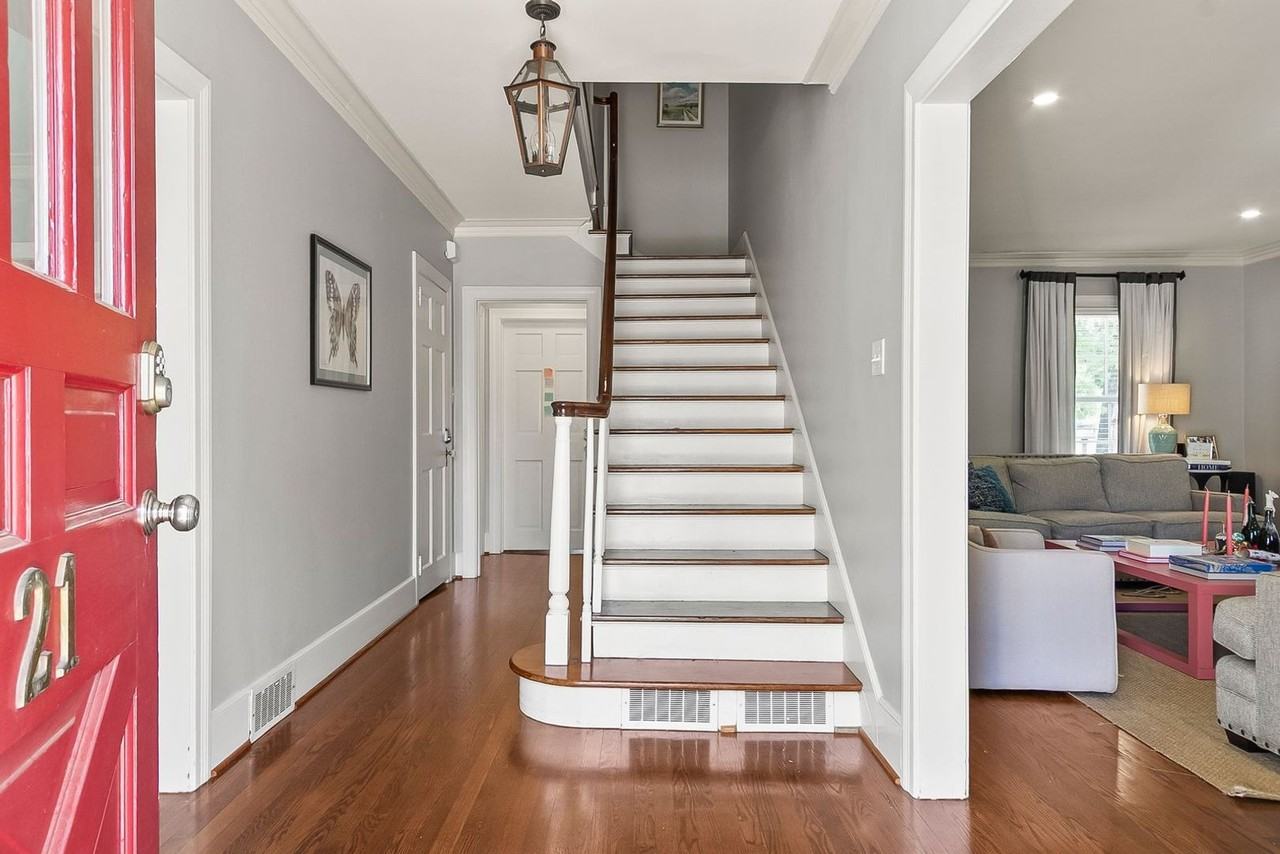 21 University Cir - Photo 3 of 28
