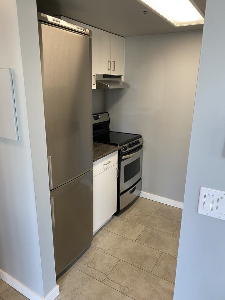 789 Drake Street #701 - Photo 7 of 15