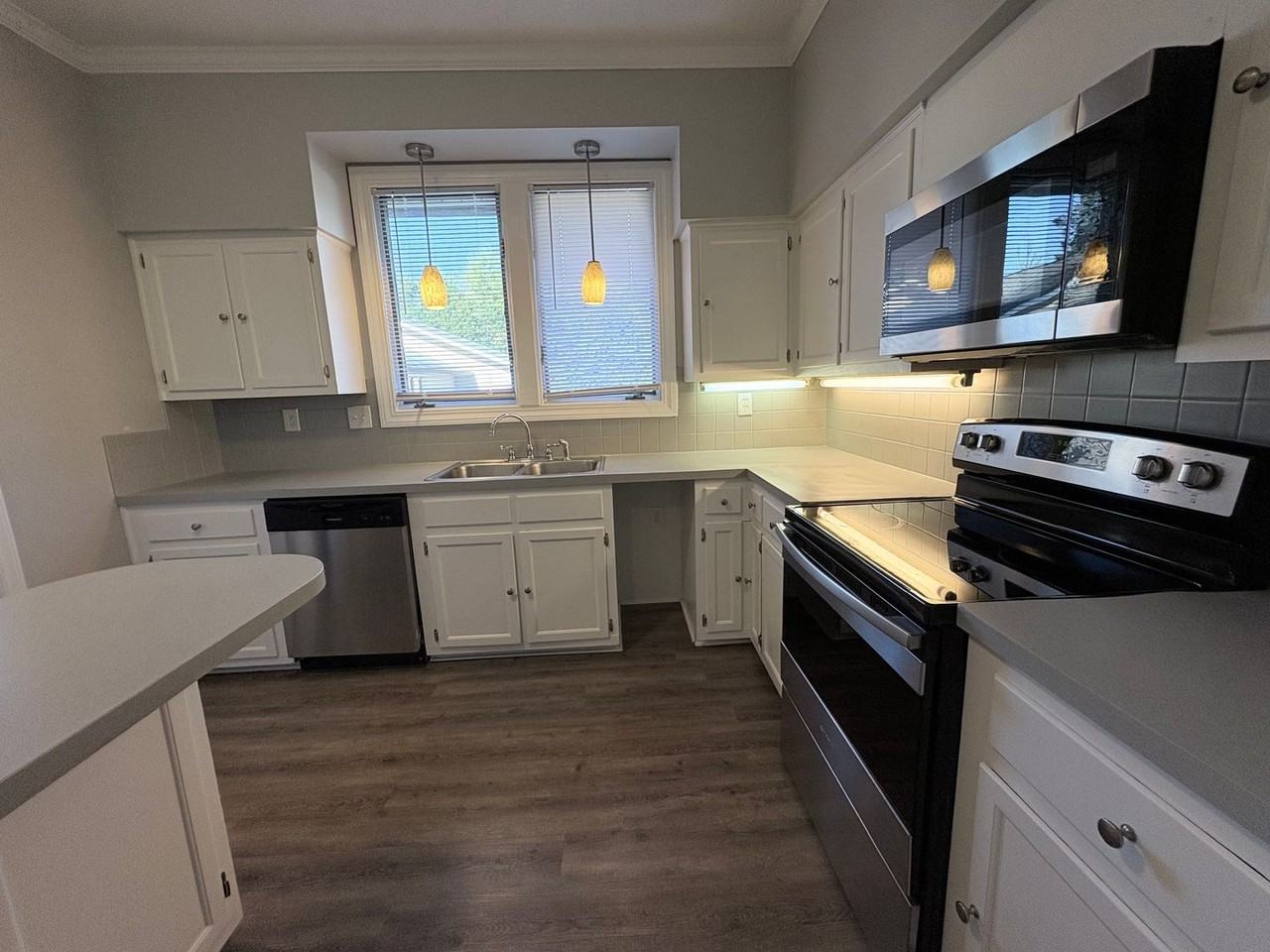 208 Forest View Ct - Photo 2 of 34