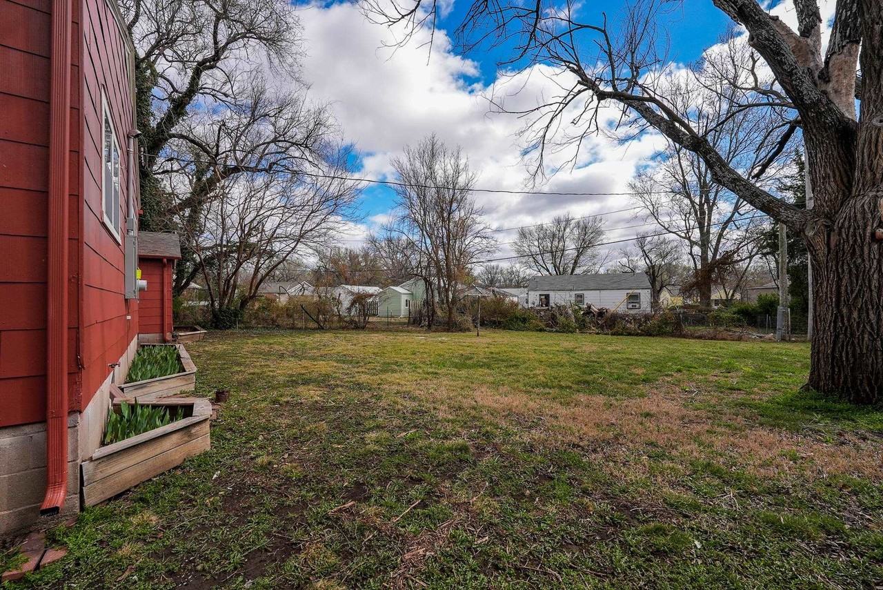 1405 Edgemoor St #1 - Photo 3 of 12