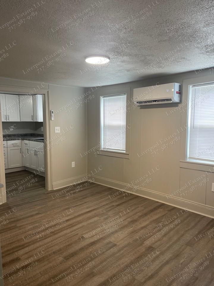 409 S Market St #C - Photo 4 of 20