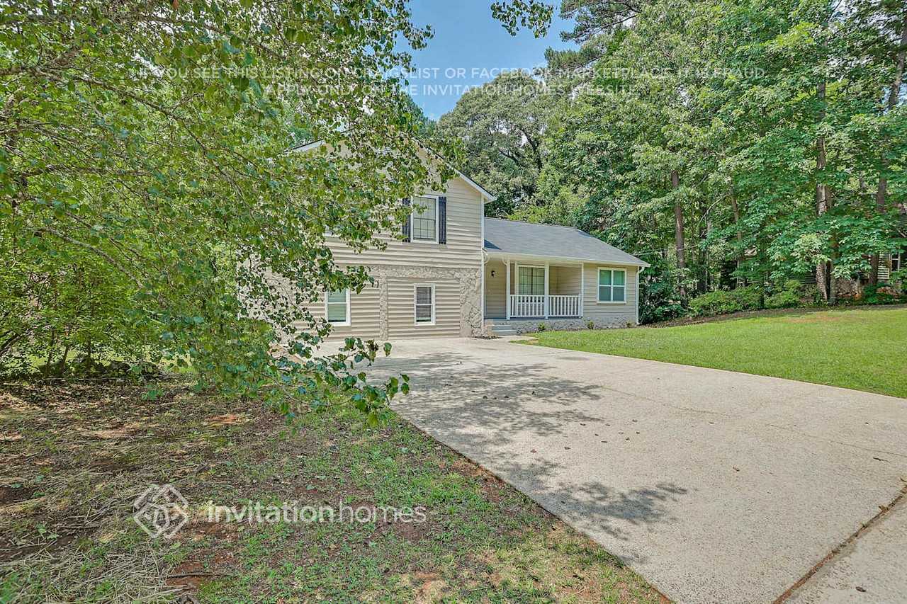 832 Post Road Cir - Photo 3 of 39