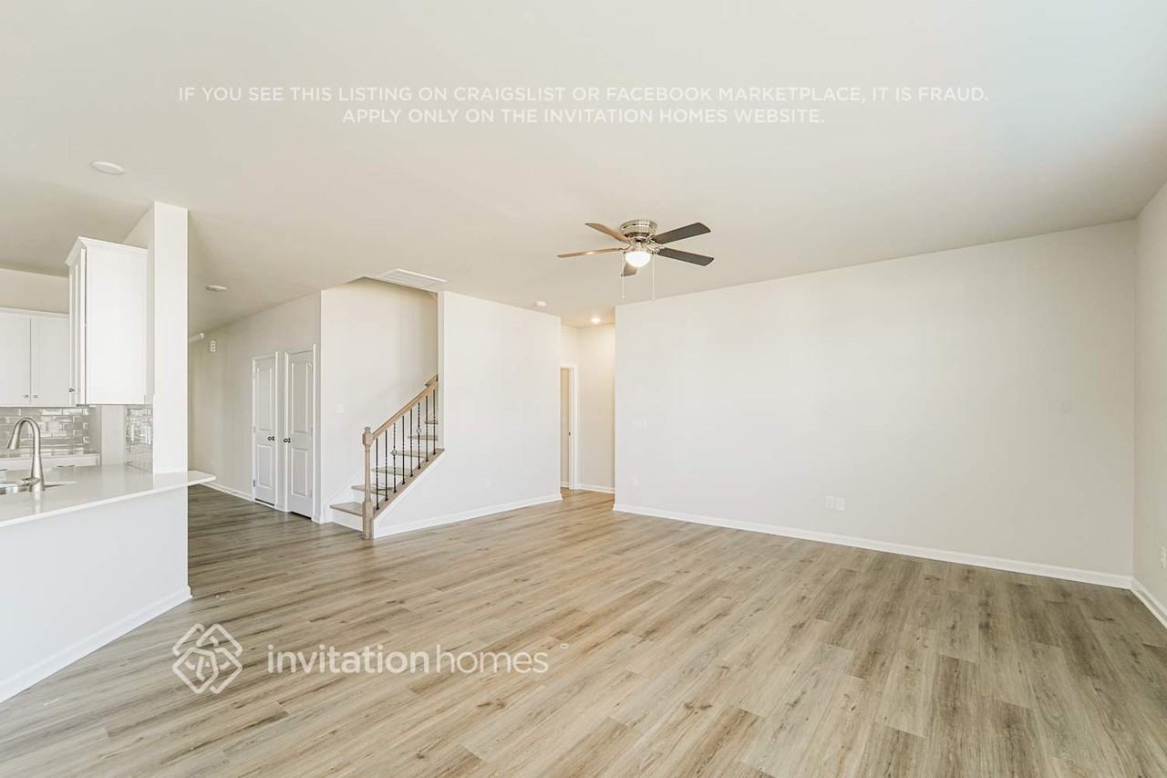 7364 Echoing Hills Ln - Photo 4 of 20