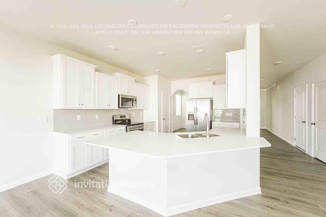 7364 Echoing Hills Ln - Photo 7 of 20