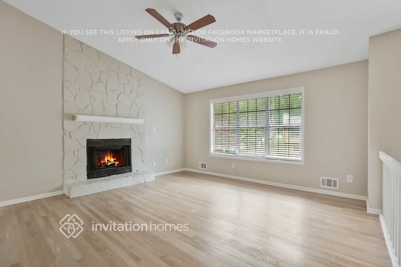 724 Pepperwood Ln - Photo 4 of 21