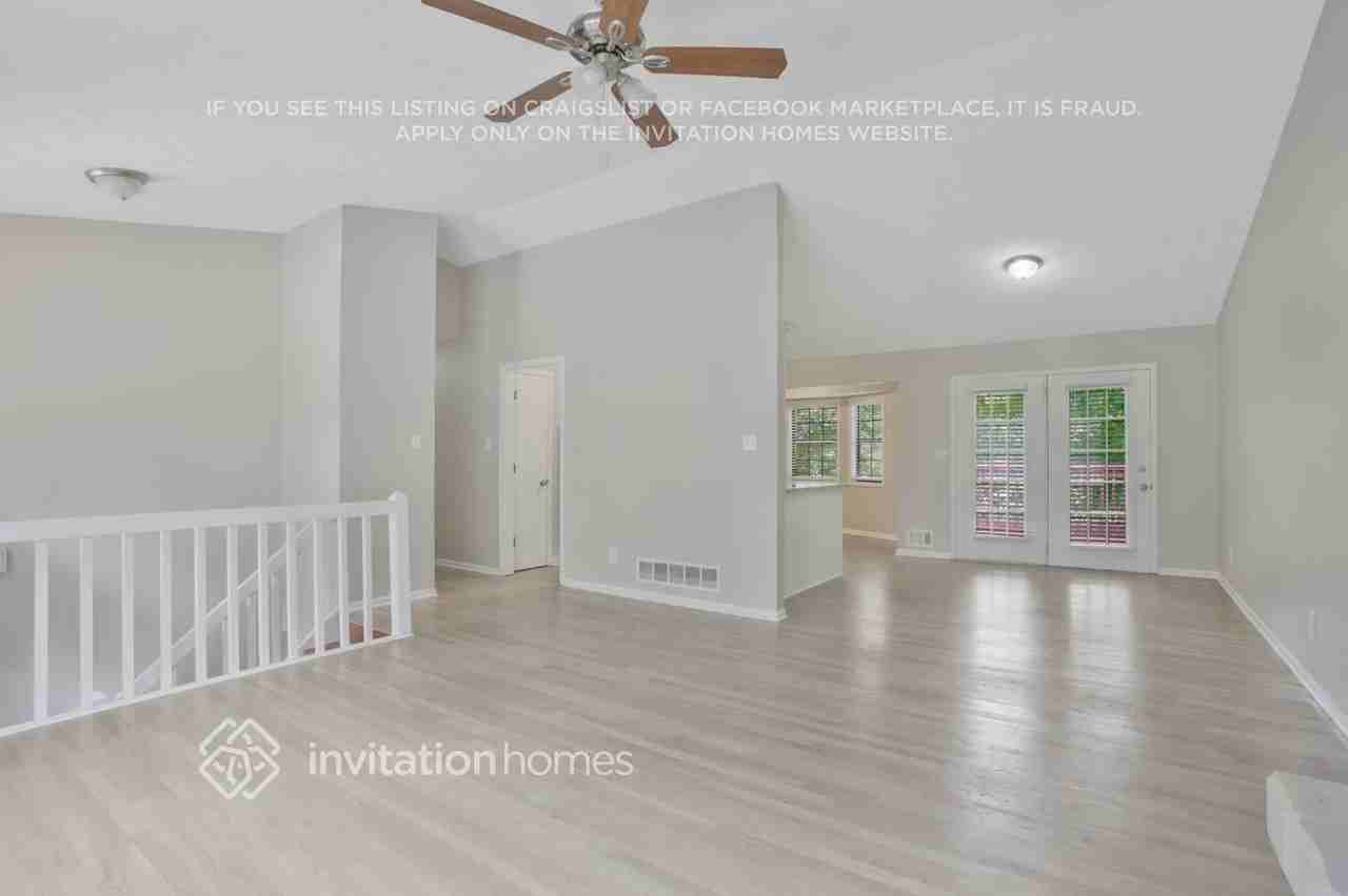 724 Pepperwood Ln - Photo 2 of 21