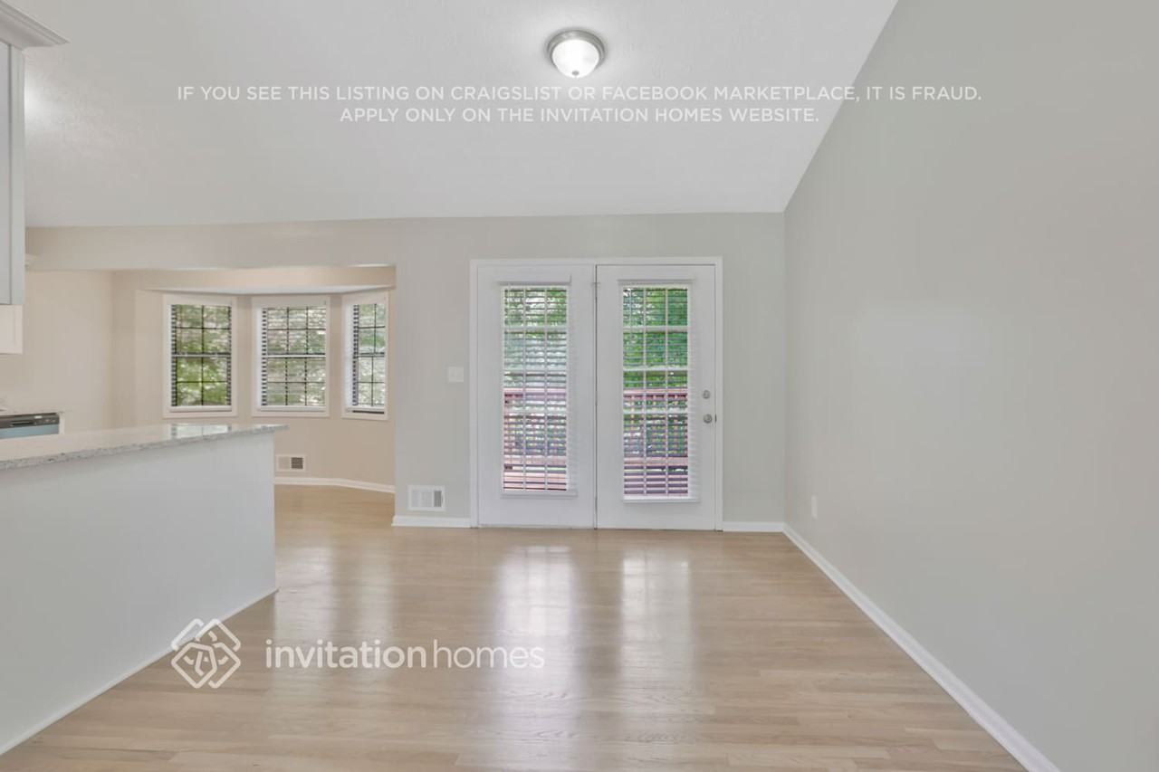 724 Pepperwood Ln - Photo 3 of 21