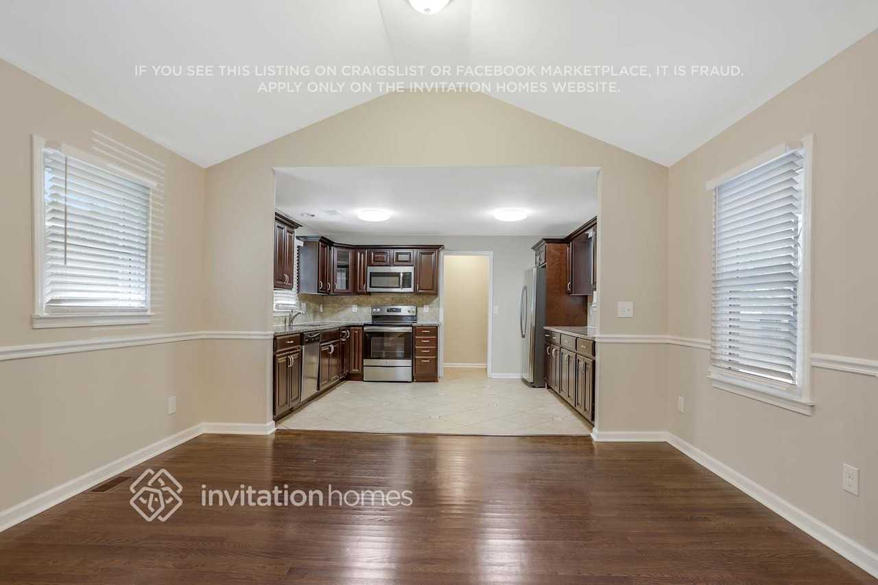 3031 Remington St - Photo 4 of 18