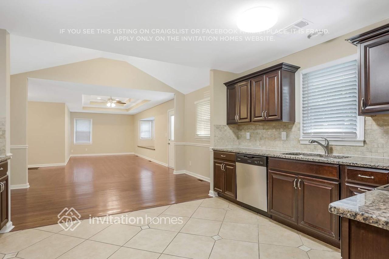 3031 Remington St - Photo 7 of 18