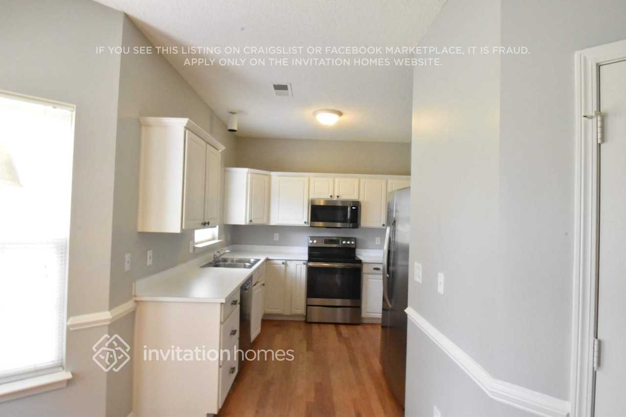 9023 Woodland Park Ln - Photo 3 of 9