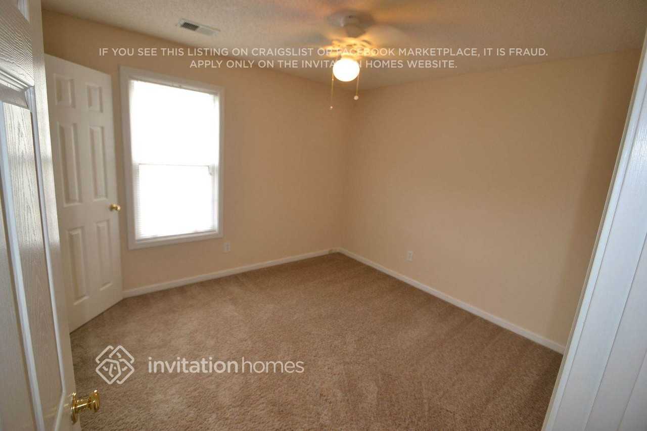 4827 Baker Plantation Dr - Photo 4 of 9