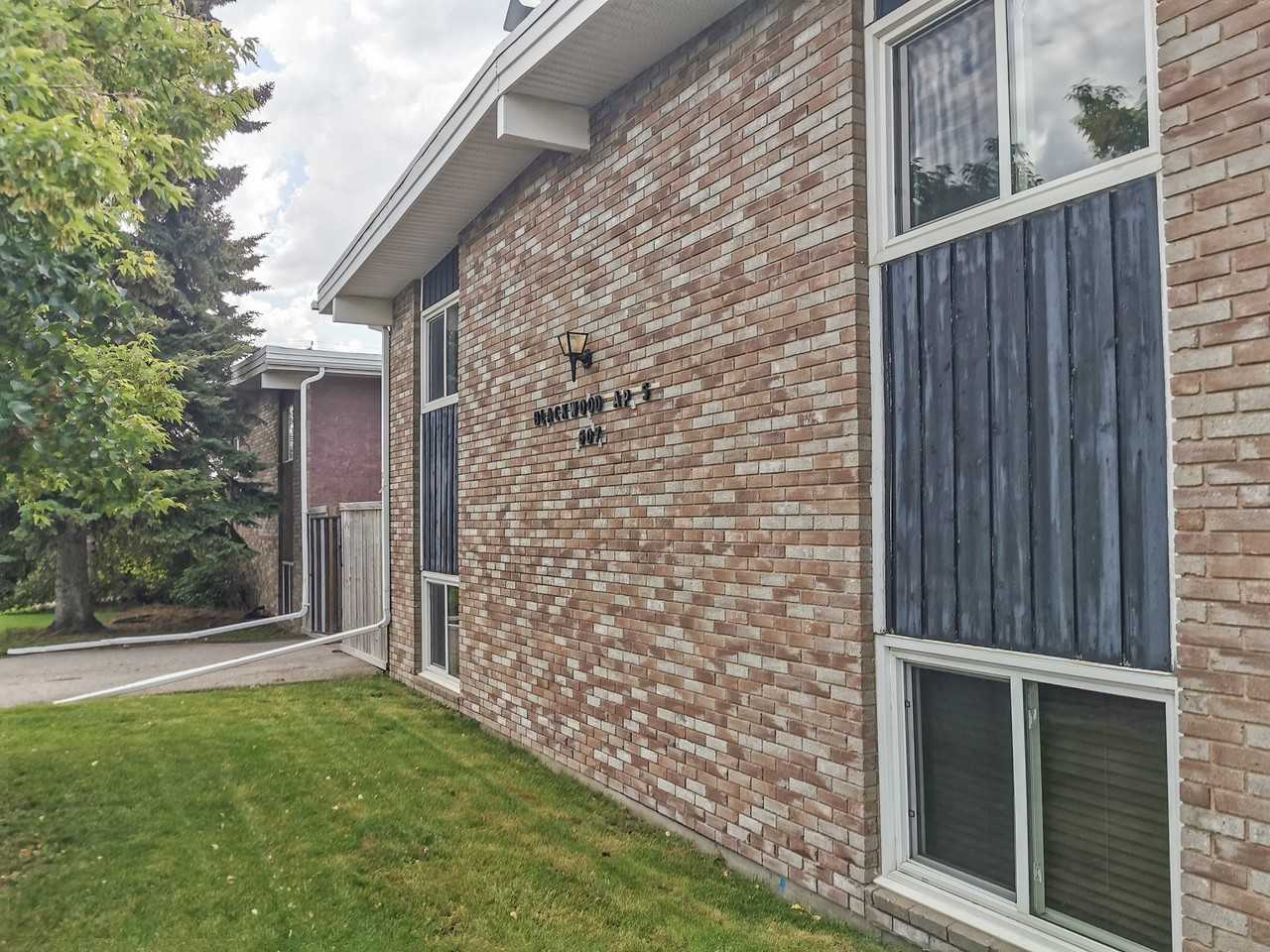 607 67 Avenue Southwest - Photo 2 of 22