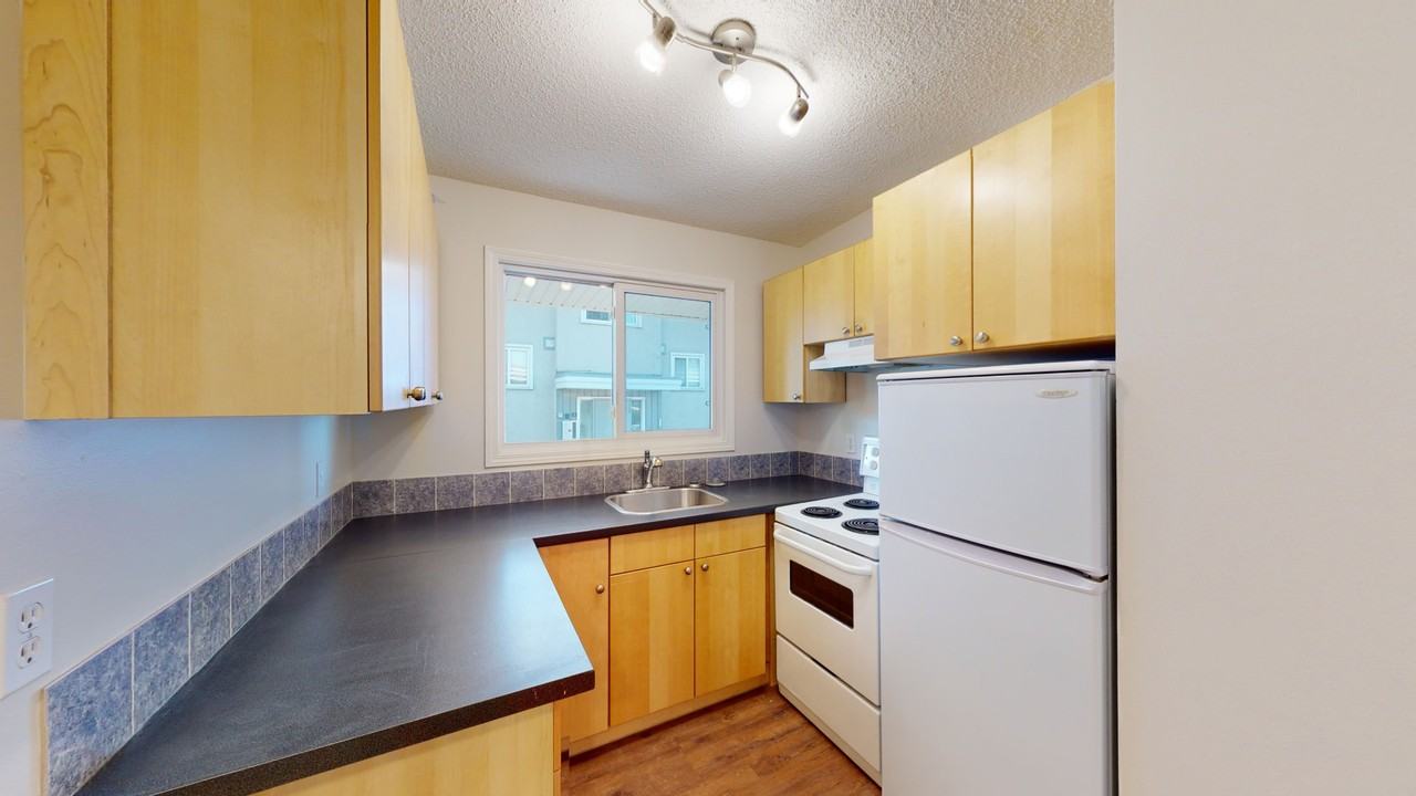 607 67 Avenue Southwest - Photo 3 of 22