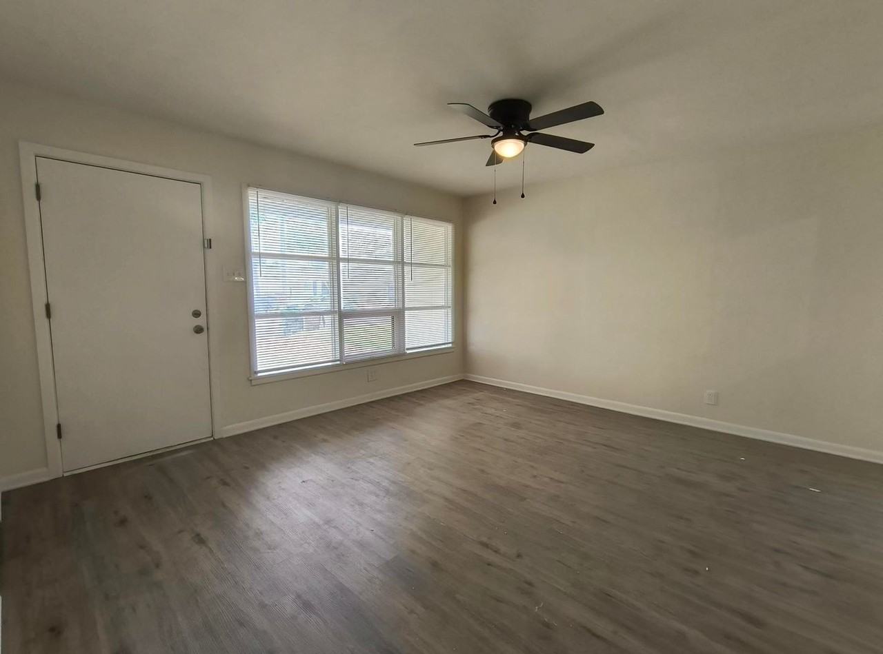 2430 Rio Grande St - Photo 3 of 9